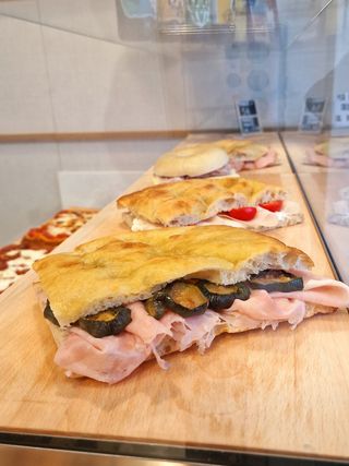 Crea la tua focaccia alla pala farcita