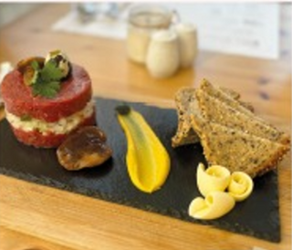 Tatar z jajkiem przepiórczym