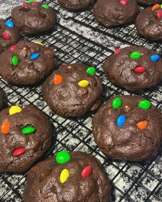 Massa de Chocolate com Recheio de Nutella e M&M's Kids