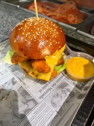 Menú Burguer pollo crujiente.