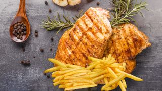 Peito de Frango com Batatas Fritas