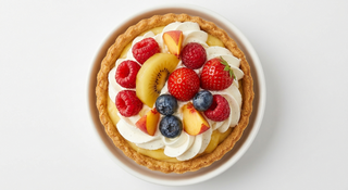 Cosulet cu crema patisera, frisca si fructe de sezon