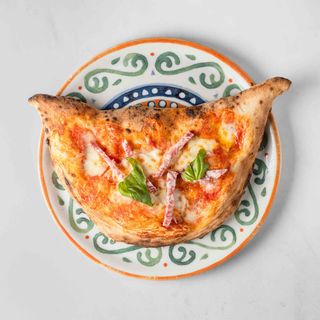 Calzone al forno al salame dolce