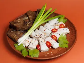 Сало солоне з часником та грінками (100/50г)