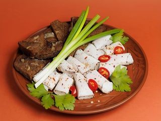 Сало солоне з часником та грінками (100/50г)