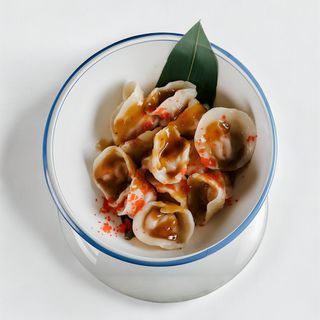 ПЕЛЬМЕНІ з креветкою, пармезано  та ікрою летючої риби 