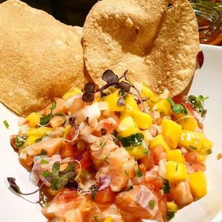 ceviche de salmón con mango
