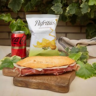 Menú Bocadillo De Jamón Ibérico, Queso Manchego, Patatas Y Bebida