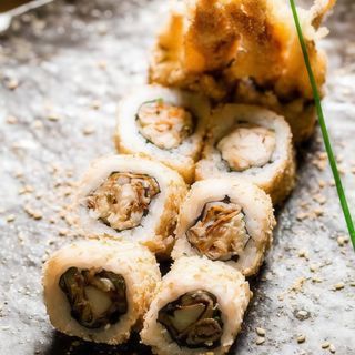 Soft shell crab roll