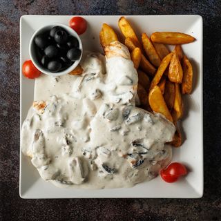 Piletina u sosu od pečuraka