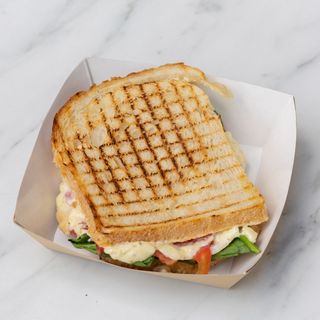 Sandwich cu file de găină / Сэндвич с куриным филе			