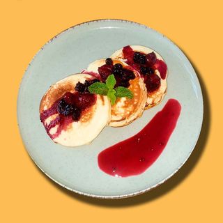 Панкейки з ягідним соусом (220г)