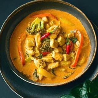 Kurczak po tajsku w sosie czerwonym curry