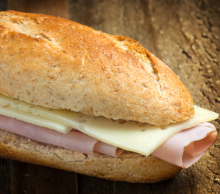 Bocadillo De Jamón York Y Queso