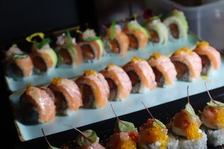 Uramaki spicy flame roll