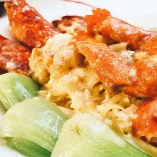 Bogavante con vieira y pasta en crema