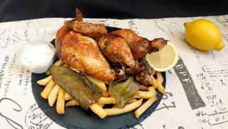  1/2 Menú  Pollo Asado (Guarnición en mismo envase)