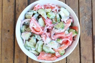 Салат свежий с майонезом (200 г)