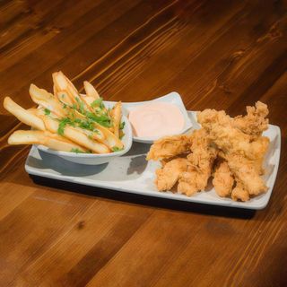 CRISPY STRIPS PUI CU CARTOFI PRAJITI SI SOS CALYPSO 460/60G