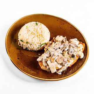 ქათმის სტეიკი ბრინჯით