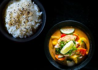 55 - Red curry with vegetables, prawns and rice
