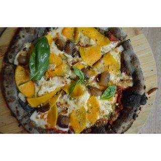 Pizza Negra De Calabaza