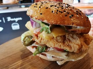 Burger z polędwiczkami