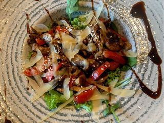 Теплий с-т з телятини та овочами гриль (0.300kg)