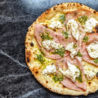 PIZZA MORTADELLA E PISTACHO