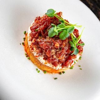 Tartar de vită cu straciatella