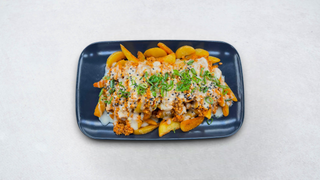 Spicy Loaded Fries i Pork Gyoze