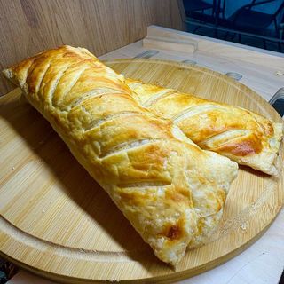 ხაჭაპური ლორით  1 ცალი