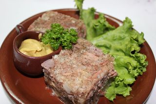 Холодец с горчицей и хреном