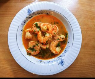 Krewetki koktajlowe w sosie pikantnym