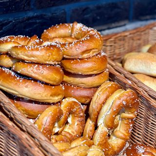 Bavarski perec s puterom