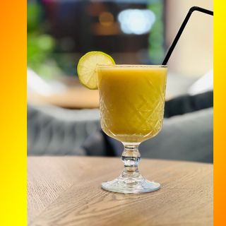 Smoothie cu pepene galben,mango,ananas si kiwi