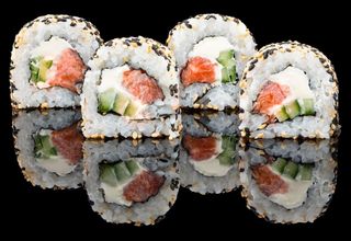 Филаделфия Пушена Сьомга (100 г / 4 броя)