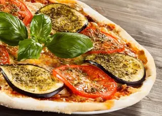 Pizza Berenjenas (Mediana)