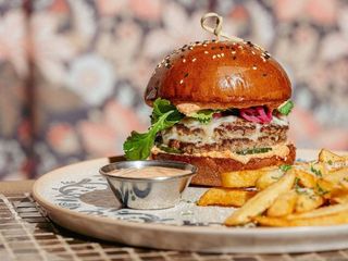 Burger z jagnięciną