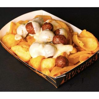 Patata con polpettine e formaggio