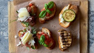 Bruschette Tricolore