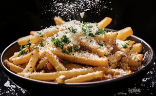 Cesta De Papas Fritas Con Trufa Y Parmesano
