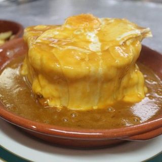 Francesinha de Frango Panado 