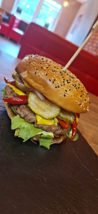 Killer Burger (zestaw z frytkami)