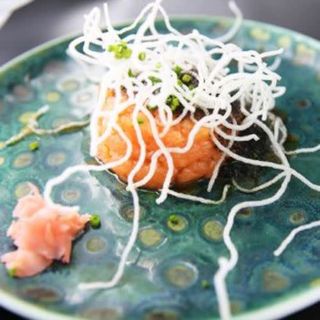 Tartar de salmón con trufa