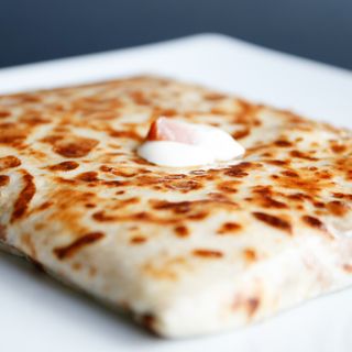 8.Clătită cu ciuperci, șunculiță, cașcaval, smântână