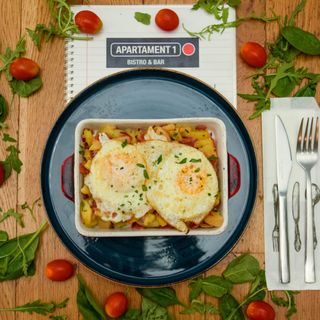 Ouă ochiuri cu chorizo şi cartofi