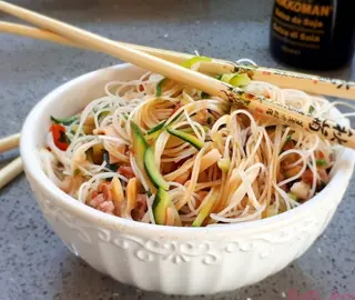 123. Spaghetti udon con frutti mare