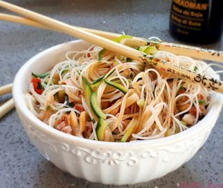 123. Spaghetti udon con frutti mare