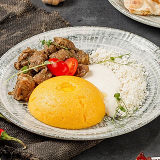 Tocană de Pui cu Mămăligă